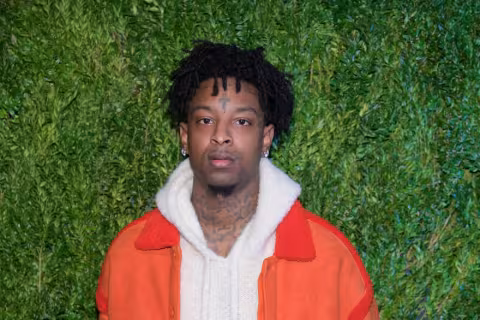 1338834-le-rappeur-21-savage-a-un-evenement-organise-par-vogue-le-5-novembre-2018.jpg