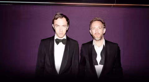 2manydjs_02.jpg