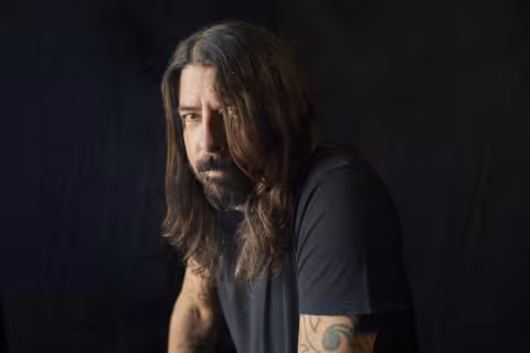 7385300_112252879-14693-foo-fighters-10122020-6c9a6887-dave-flat.jpg