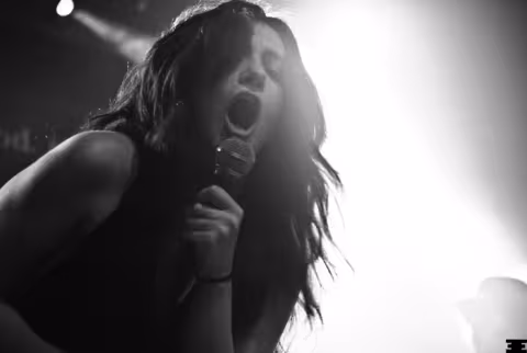 Alex-winston-Live-02.jpg