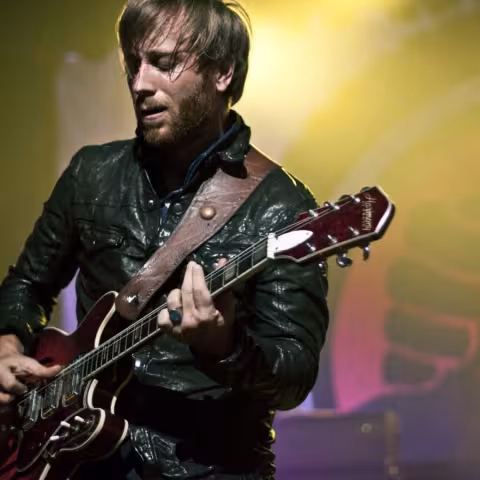 Dan-Auerbach-dan-auerbach-30639531-1600-1067-900x900.jpg