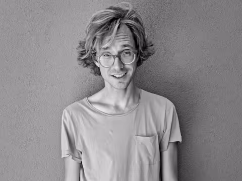ERLEND-OYE-PIC-2013-960x720.png