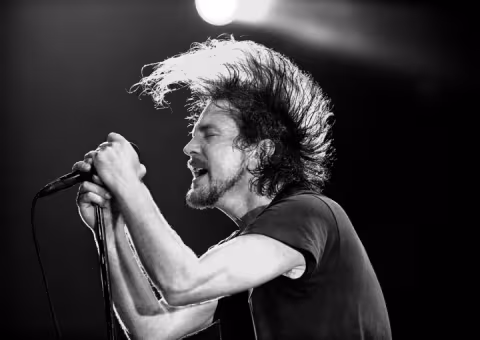Eddie-vedder-header-307gyoy6lft32fner6xm2o.png