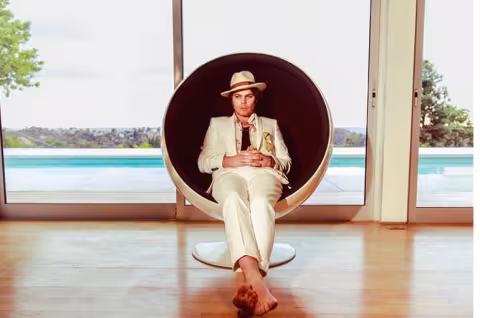 Gaz-Coombes-Deep-Pockets-press-shot-web-830-optimised-770x510.jpg