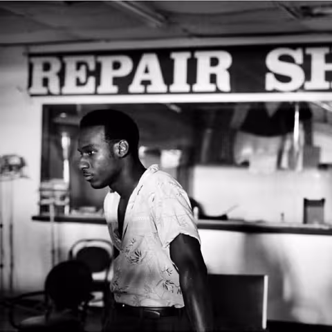 Leon-Bridges-e1413930792665-640x640.jpg