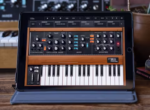 Moog-Minimoog-Model-D-App-desk.jpg