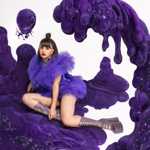 charli-xcx-no-angel-focus-1530240298-640x640.jpg
