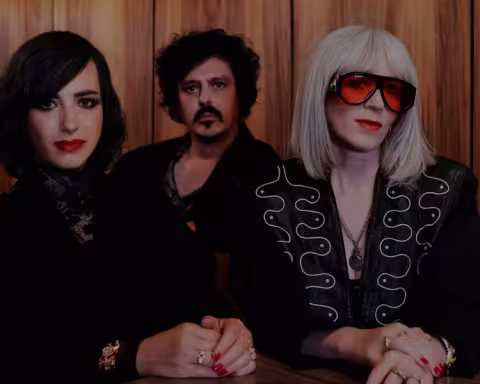 ladytronparadisesa025_jpg.jpg