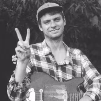mac-demarco_270712_1343384692_60_.jpg