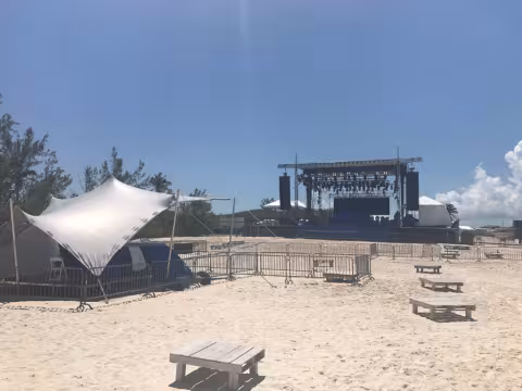 rs_1024x768-170428101816-1024-fyre-festival-5.jpg