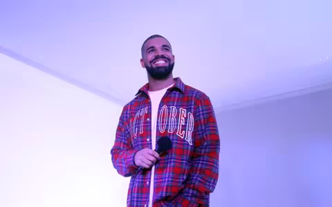 thumb2-drake-2020-canadian-rapper-fan-meeting-music-stars.jpg