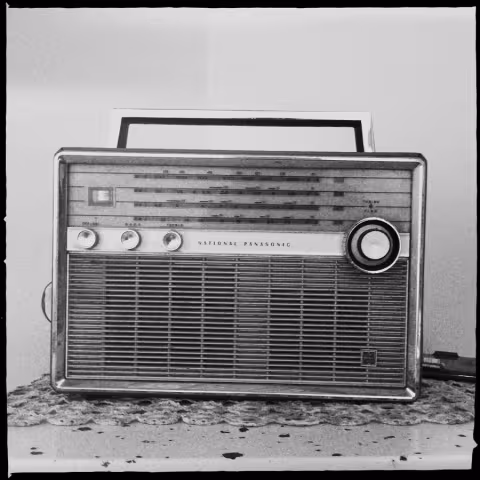 vintage-radio-marco-oliveira.jpg