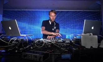 2456d_richie-hawtin-2.jpg