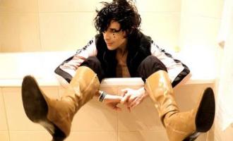 Chris_Corner_bathtub_2.jpg