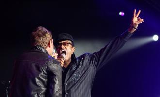 Damon_Albarn_Bobby_Womack_Gorillaz_Perform_FQYD3B3fS6El.jpg