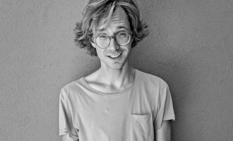ERLEND-OYE-PIC-2013-960x720.png