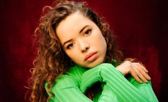 Nilufer_Yanya-2900.jpg