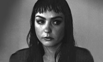 angel-olsen-696x522-1-696x442.jpg