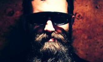 eels-mark-oliver-everett-terrorist-london-thought-so_top.jpg