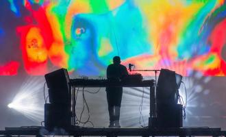 floating-points-fait-jaillir-cascade-son-nouvel-album-oriente-vers-le-dancefloor-le-centquatre-paris-104-paris-2024-11-16t2030000100_jpg.jpg