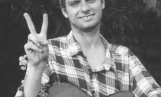 mac-demarco_270712_1343384692_60_.jpg