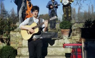 mumford-and-sons-cousins-608x606.jpg