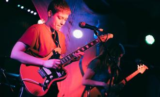 Guitarist_Dana_Margolin_Porridge_Radio_at_the_Horn__51833581060__01.jpg